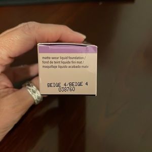 Beige 4 Matte-Wear Liquid Foundation